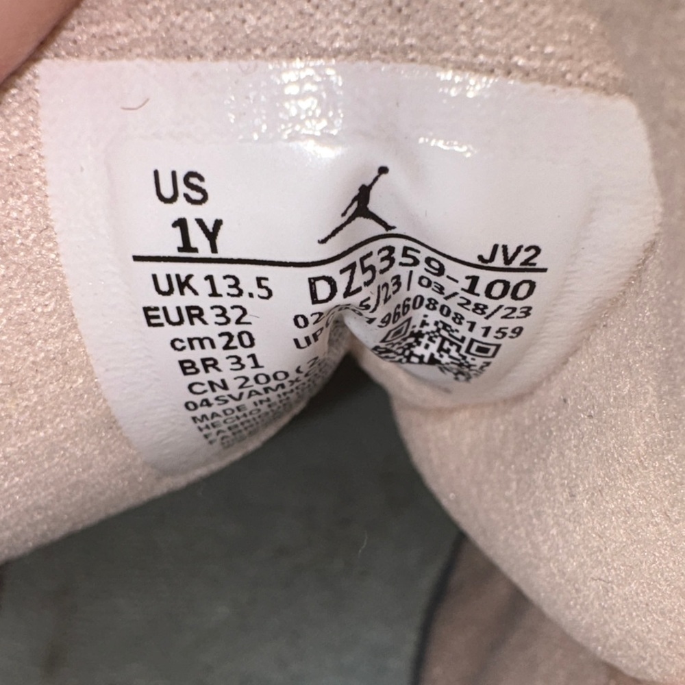 Kids Nike Air Jordan 1 Mid SE GS "Scalloped Edge" Sneaker - Picture 7 of 8